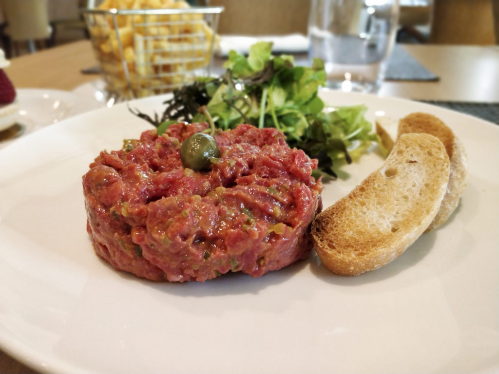 Tartare de boeuf suisse coupé au couteau